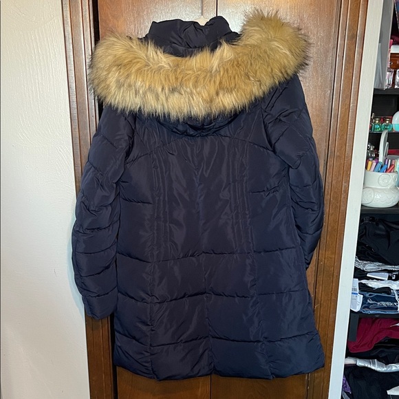 Elegant Navy Puffer Coat with Faux Fur Trim - Picture 5 of 5